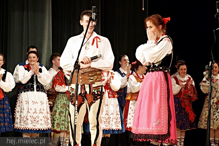 Koncert Karnawałowy Zespołu Pieśni i Tańca Rzeszowiacy. Polonez, mazur, tańce góralskie