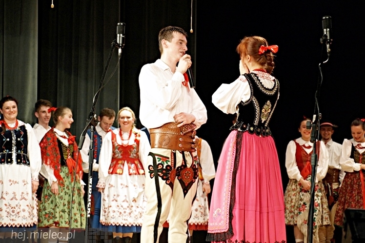 Koncert Karnawałowy Zespołu Pieśni i Tańca Rzeszowiacy. Polonez, mazur, tańce góralskie