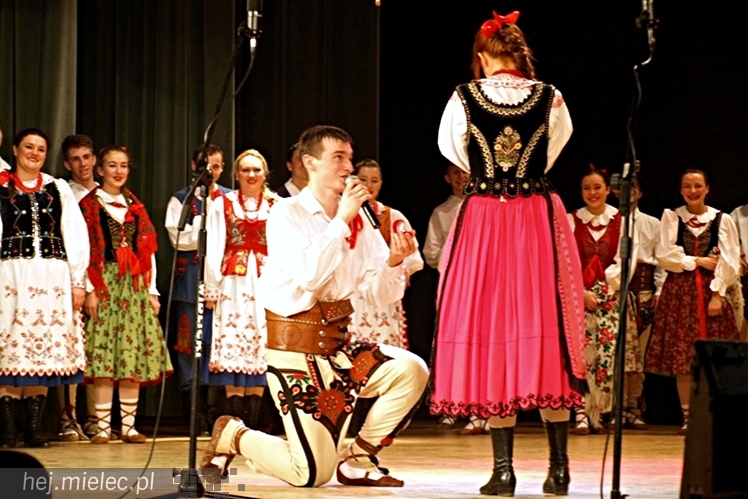 Koncert Karnawałowy Zespołu Pieśni i Tańca Rzeszowiacy. Polonez, mazur, tańce góralskie