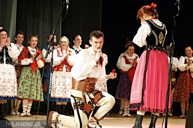 Koncert Karnawałowy Zespołu Pieśni i Tańca Rzeszowiacy. Polonez, mazur, tańce góralskie