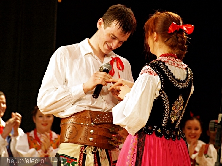 Koncert Karnawałowy Zespołu Pieśni i Tańca Rzeszowiacy. Polonez, mazur, tańce góralskie