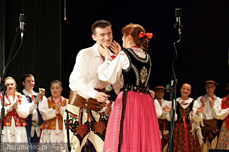 Koncert Karnawałowy Zespołu Pieśni i Tańca Rzeszowiacy. Polonez, mazur, tańce góralskie