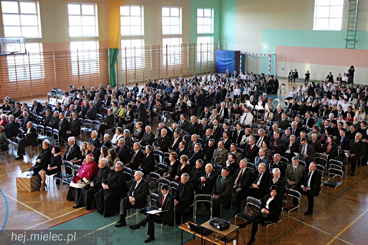 Uroczystość nadania imienia Leszka Deptuły Gimnazjum w Wadowicach Górnych