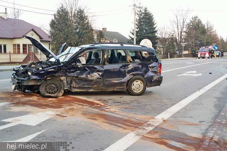 Poważny wypadek w Przyłęku. Droga Mielec - Kolbuszowa zablokowana przez kilka godzin