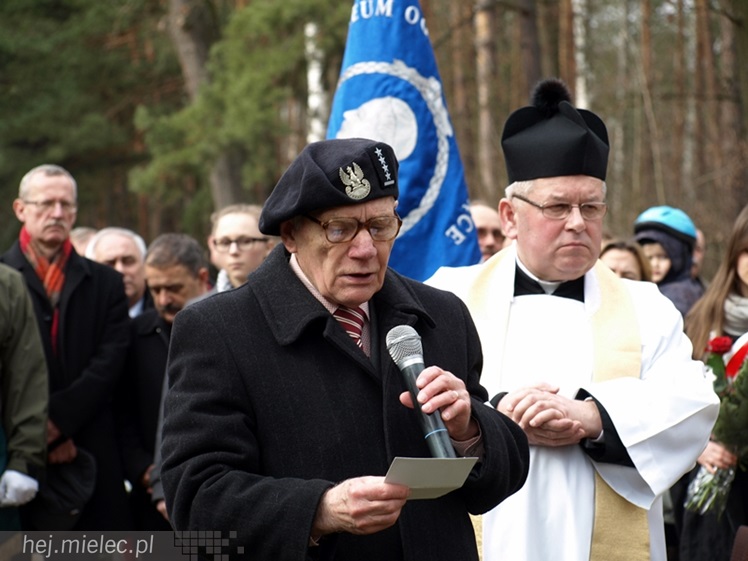 Tablica w  hołdzie Żołnierzom Wyklętym. ?To drogowskaz dla młodych pokoleń?