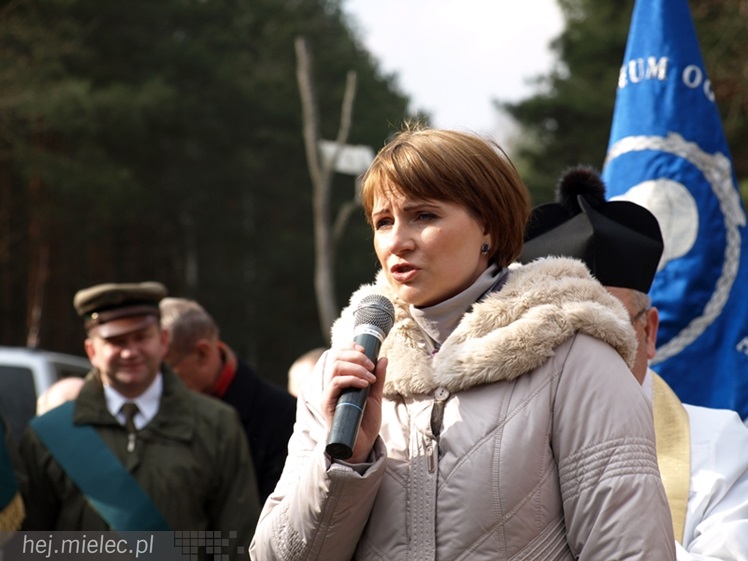 Tablica w  hołdzie Żołnierzom Wyklętym. ?To drogowskaz dla młodych pokoleń?
