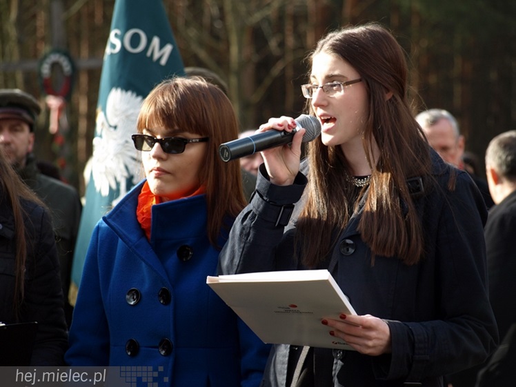 Tablica w  hołdzie Żołnierzom Wyklętym. ?To drogowskaz dla młodych pokoleń?