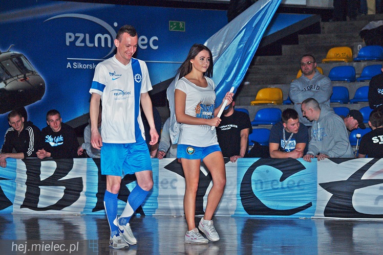 Kibice Stali poznali zespoły FKS Stal Mielec. W prezentacji udział wzięło ponad 1000 osób