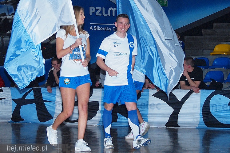 Kibice Stali poznali zespoły FKS Stal Mielec. W prezentacji udział wzięło ponad 1000 osób