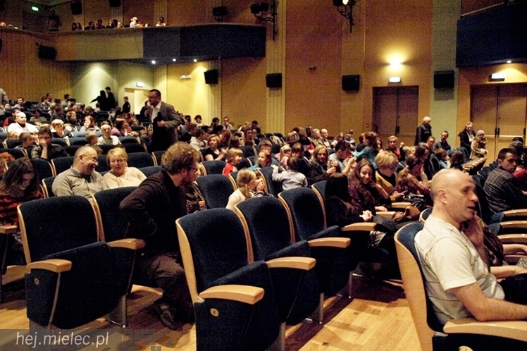 Premiera ?Piotrusia Pana? w SCK. Na scenie 40 młodych aktorów Grupy Teatralnej ?Antrakt?