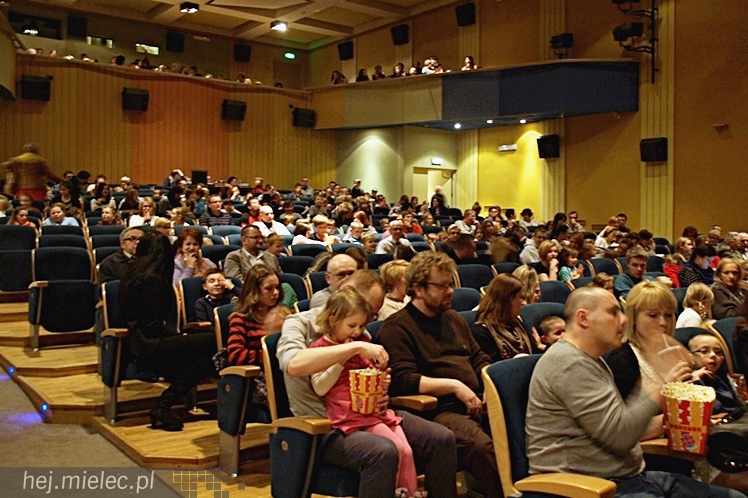 Premiera ?Piotrusia Pana? w SCK. Na scenie 40 młodych aktorów Grupy Teatralnej ?Antrakt?