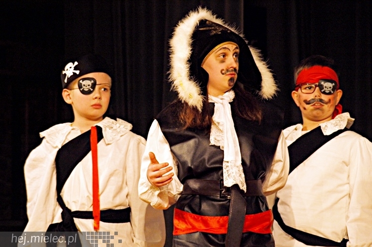Premiera ?Piotrusia Pana? w SCK. Na scenie 40 młodych aktorów Grupy Teatralnej ?Antrakt?