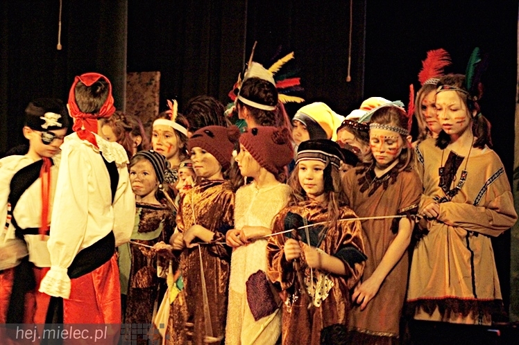 Premiera ?Piotrusia Pana? w SCK. Na scenie 40 młodych aktorów Grupy Teatralnej ?Antrakt?