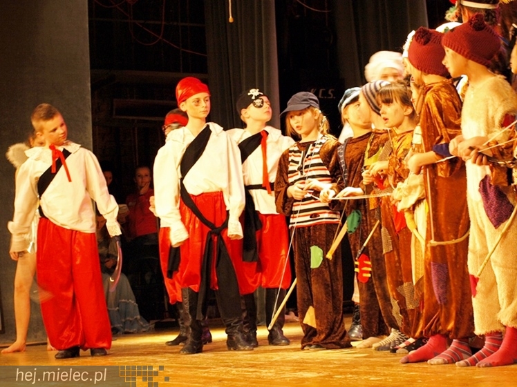 Premiera ?Piotrusia Pana? w SCK. Na scenie 40 młodych aktorów Grupy Teatralnej ?Antrakt?