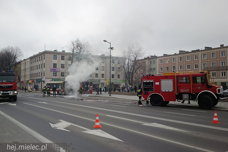 Pożar autobusu w centrum Mielca