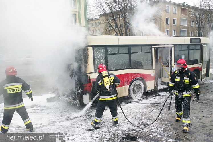 Pożar autobusu w centrum Mielca