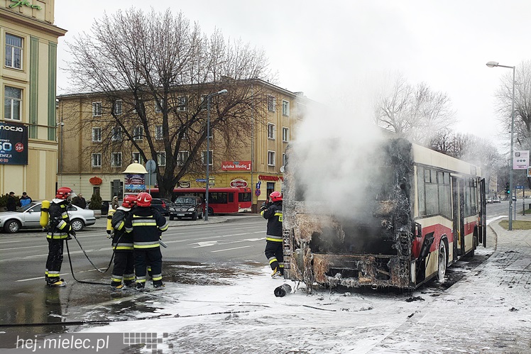 Pożar autobusu w centrum Mielca
