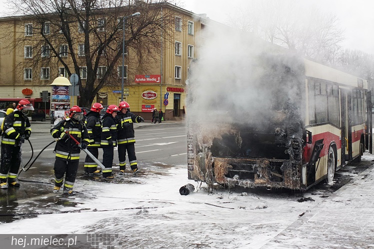 Pożar autobusu w centrum Mielca