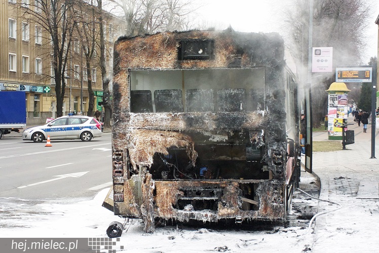 Pożar autobusu w centrum Mielca