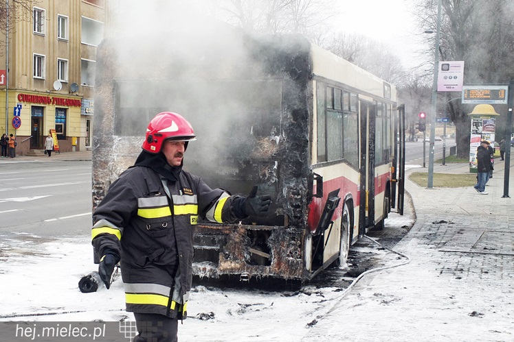 Pożar autobusu w centrum Mielca