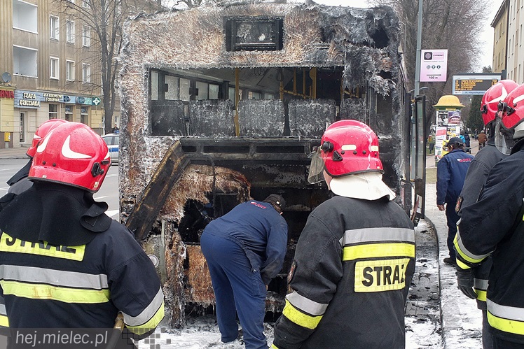 Pożar autobusu w centrum Mielca