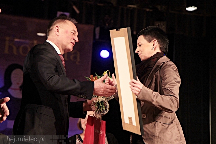 Gala Być Kobietą z okazji Międzynarodowego Dnia Kobiet. Wręczono nagrody bohaterkom książki ?Siła to ONA?