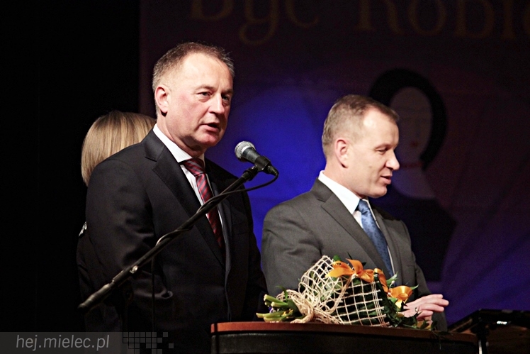 Gala Być Kobietą z okazji Międzynarodowego Dnia Kobiet. Wręczono nagrody bohaterkom książki ?Siła to ONA?