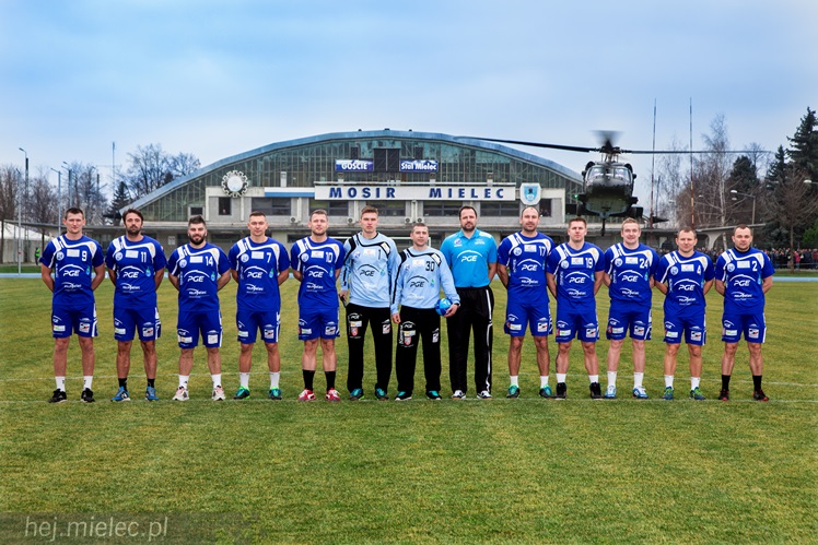 Sportowcy w PZL Mielec, Black Hawk nad Stadionem Stali Mielec