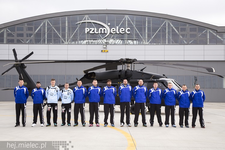 Sportowcy w PZL Mielec, Black Hawk nad Stadionem Stali Mielec
