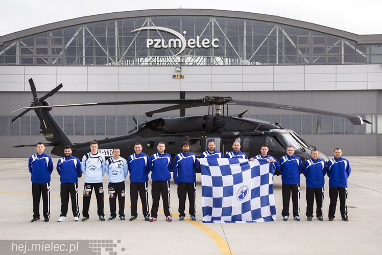 Sportowcy w PZL Mielec, Black Hawk nad Stadionem Stali Mielec