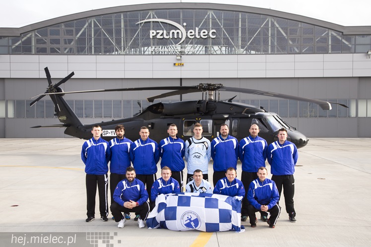 Sportowcy w PZL Mielec, Black Hawk nad Stadionem Stali Mielec