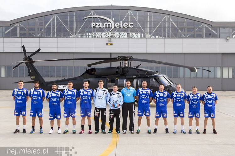 Sportowcy w PZL Mielec, Black Hawk nad Stadionem Stali Mielec