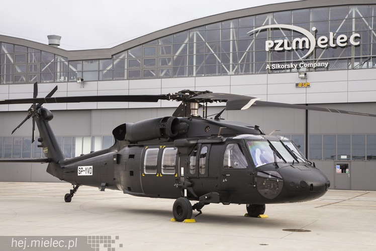 Sportowcy w PZL Mielec, Black Hawk nad Stadionem Stali Mielec
