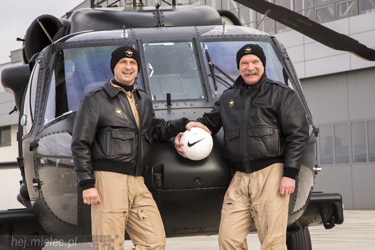 Sportowcy w PZL Mielec, Black Hawk nad Stadionem Stali Mielec