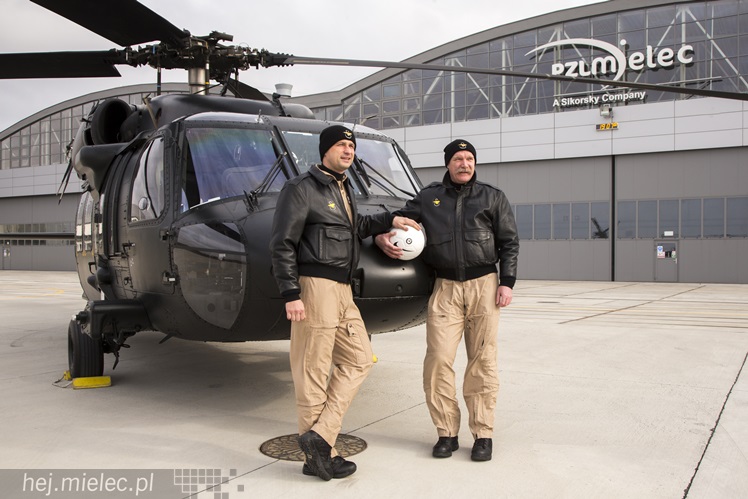 Sportowcy w PZL Mielec, Black Hawk nad Stadionem Stali Mielec