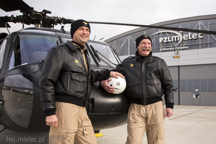 Sportowcy w PZL Mielec, Black Hawk nad Stadionem Stali Mielec