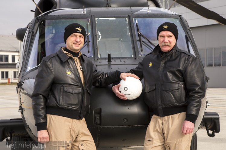 Sportowcy w PZL Mielec, Black Hawk nad Stadionem Stali Mielec