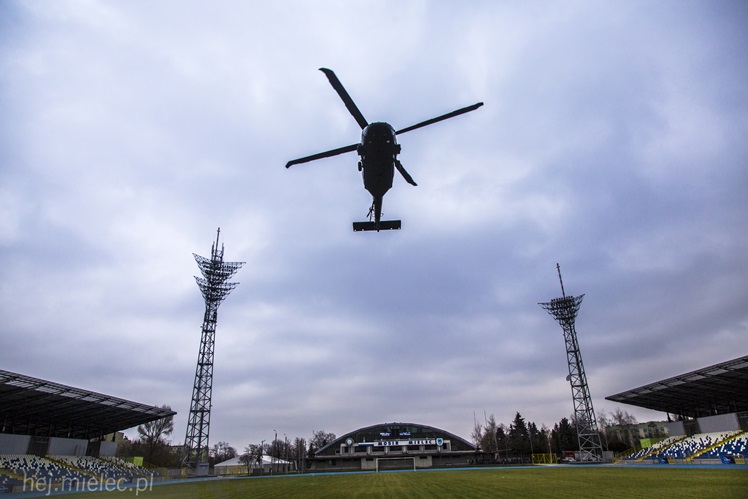 Sportowcy w PZL Mielec, Black Hawk nad Stadionem Stali Mielec