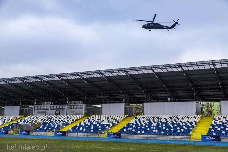 Sportowcy w PZL Mielec, Black Hawk nad Stadionem Stali Mielec
