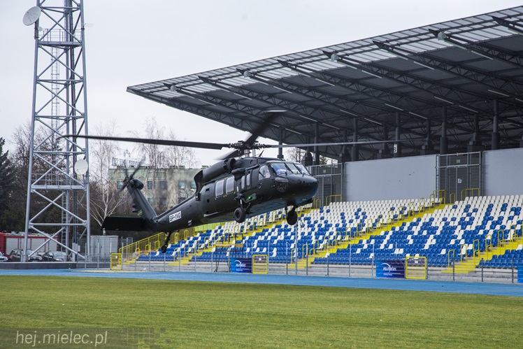 Sportowcy w PZL Mielec, Black Hawk nad Stadionem Stali Mielec