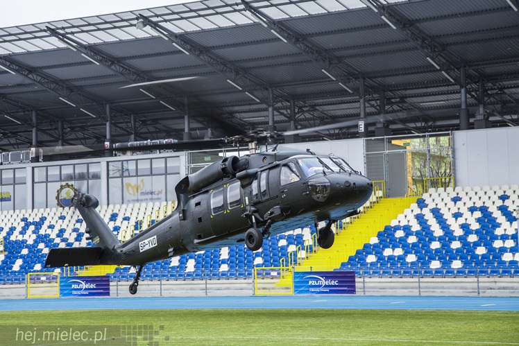Sportowcy w PZL Mielec, Black Hawk nad Stadionem Stali Mielec