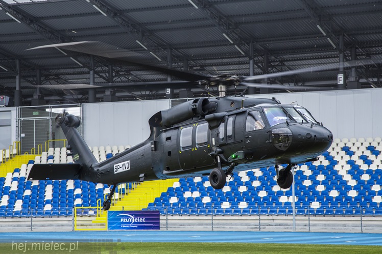 Sportowcy w PZL Mielec, Black Hawk nad Stadionem Stali Mielec