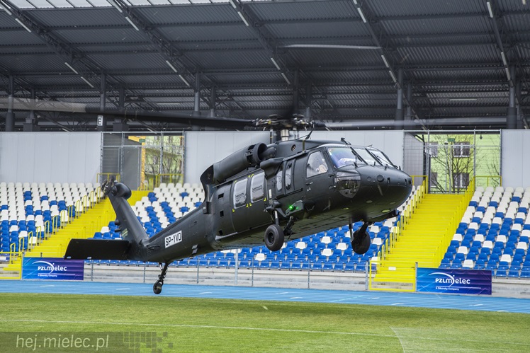 Sportowcy w PZL Mielec, Black Hawk nad Stadionem Stali Mielec