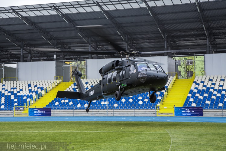 Sportowcy w PZL Mielec, Black Hawk nad Stadionem Stali Mielec