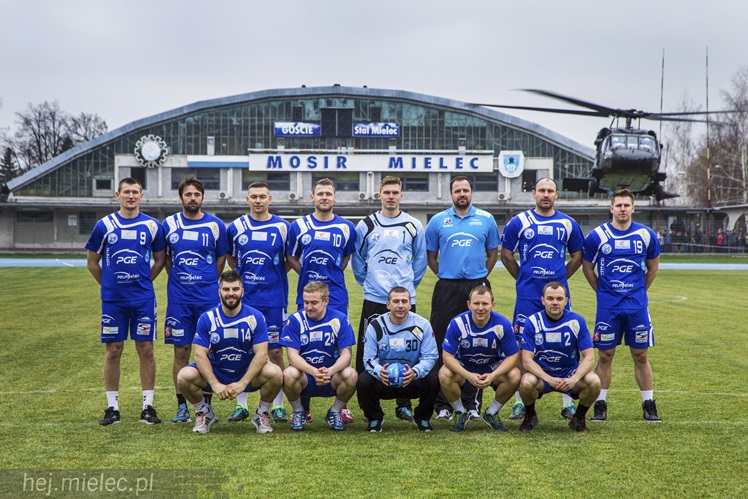 Sportowcy w PZL Mielec, Black Hawk nad Stadionem Stali Mielec