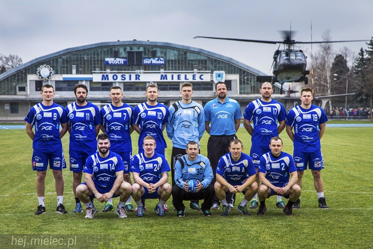Sportowcy w PZL Mielec, Black Hawk nad Stadionem Stali Mielec