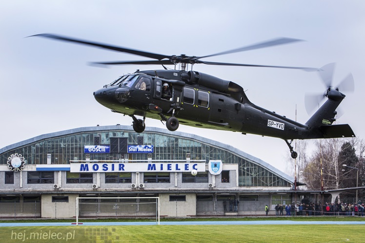 Sportowcy w PZL Mielec, Black Hawk nad Stadionem Stali Mielec