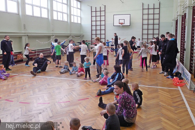 Piłkarze ręczni PGE Stali Mielec odwiedzili uczniów z Borowej