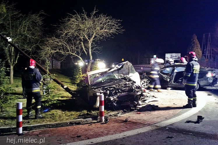 Wypadek w Przyłęku. Rozbite trzy samochody, ranne trzy osoby