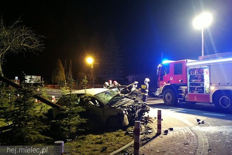 Wypadek w Przyłęku. Rozbite trzy samochody, ranne trzy osoby
